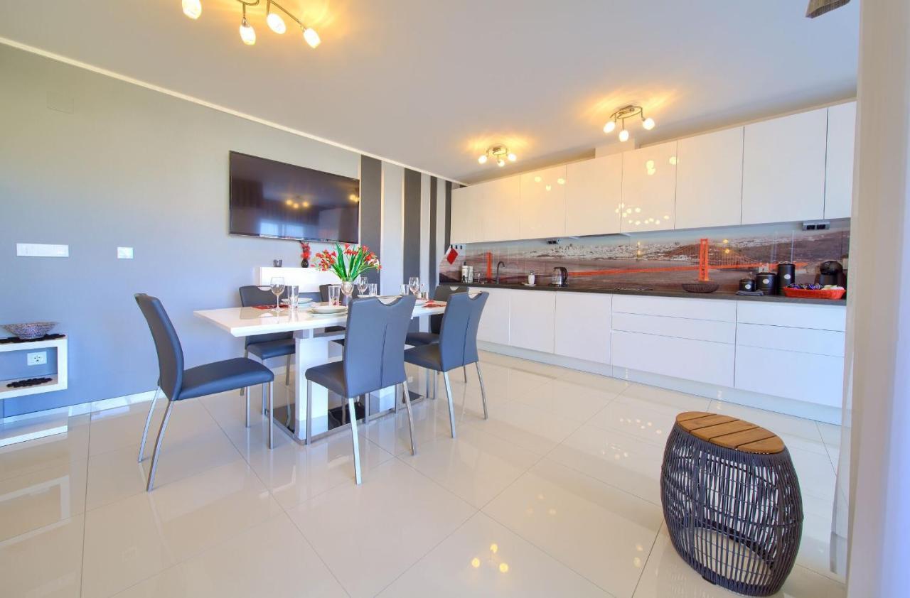 Apartment Crystal Aura Malinska Exteriör bild