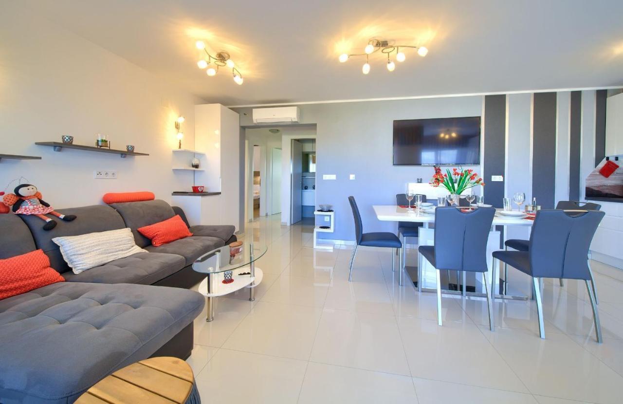 Apartment Crystal Aura Malinska Exteriör bild